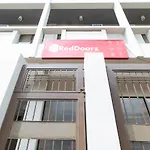 Reddoorz Plus Near Osmena Highway 2